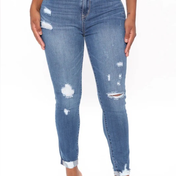 Distressed Ankle Jeans💙 - Picture 3 of 4
